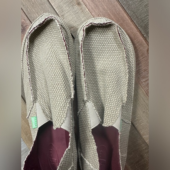 Ladies size 10 Sanuk shoes. - Picture 2 of 8